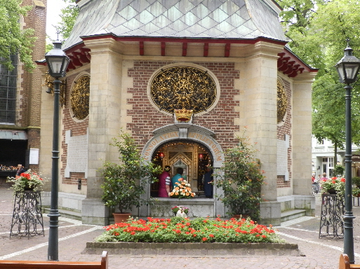 Im UWZ 1991 -die erste PV-Anlage, die Strom ins Salzufler Netz einspeiste - von mir geplant und mit BUND-Mitgliedern gebaut!Vortrag in der VHS am BUND-Abend mit 32 Besuchern!